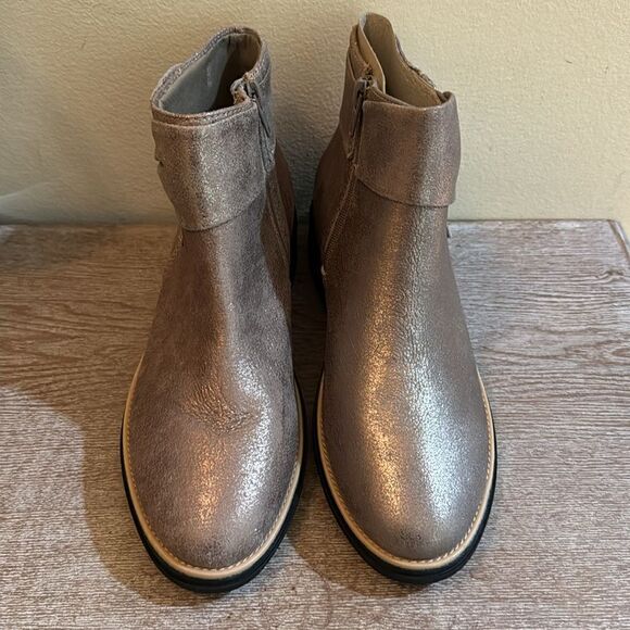 Clarks Sharon Salon Boots- Pewter Metallic- Size 7 M- NIB - Picture 3 of 10